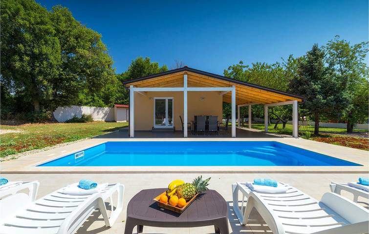 Modernes Apartment mit 2 Schlafzimmern, Pool, in Küstennähe und in der Nähe des Flughafens Pula in Valtura, Südküste Istrien