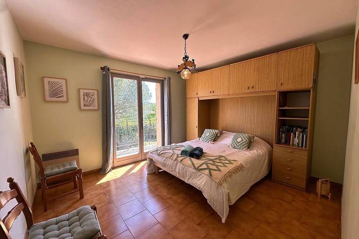 Gîte pour 6 personnes, avec jardin et balcon à Simiane-Collongue - 2