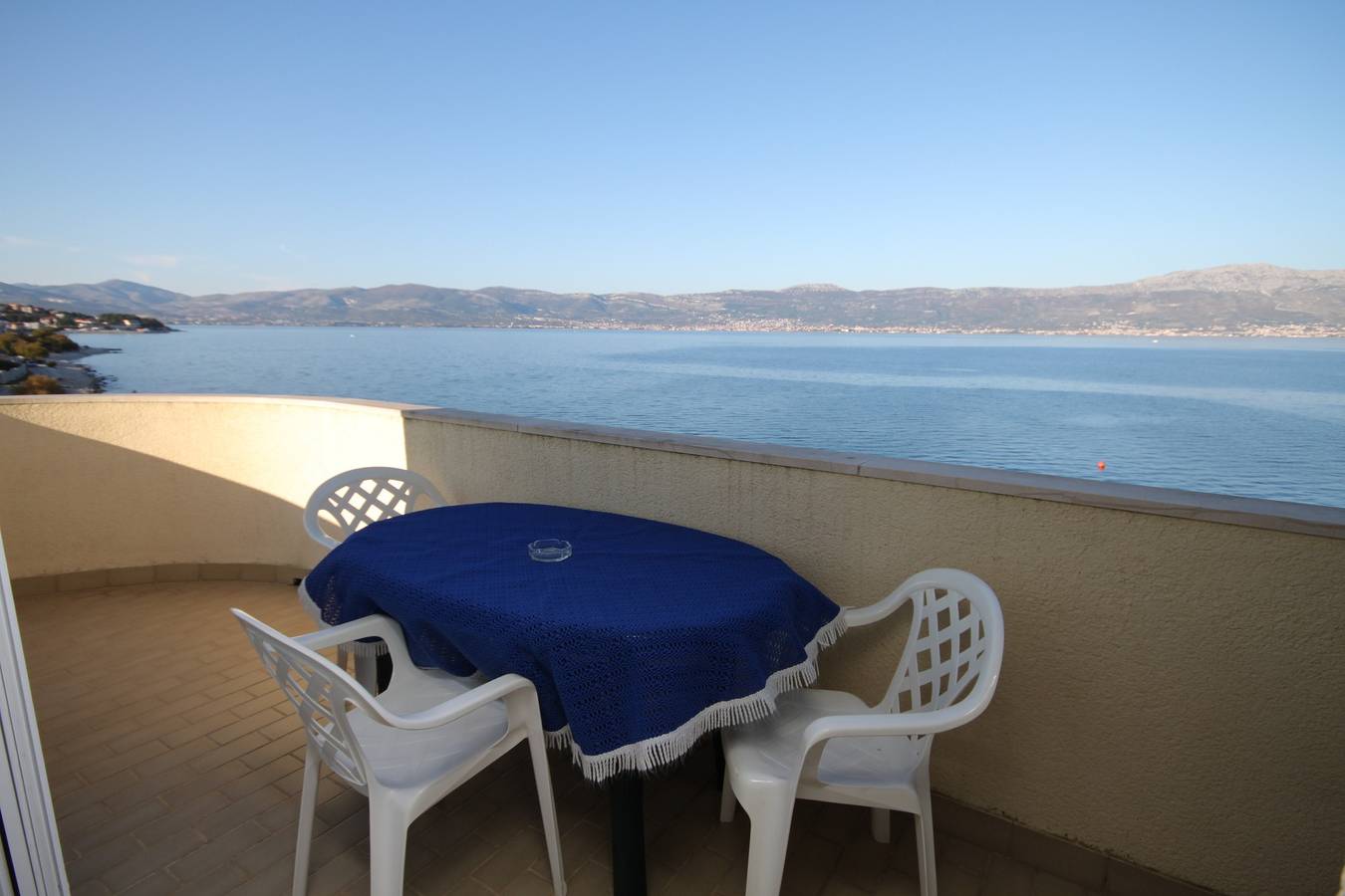 Ganze Wohnung, 2-Zimmer-Ferienwohnung am Strand Slatine, Ciovo A-1139-d in Slatine, Ciovo