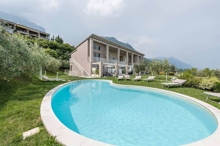 Holiday rental for 4 people, with Balcony and Garden as well as Lake view in Lake Garda