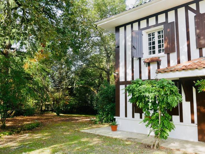Gîte pour 6 personnes, avec piscine et jardin