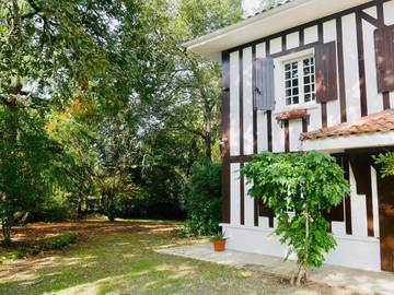 Gîte pour 6 personnes, avec piscine ainsi que terrasse et jardin à Gourbera