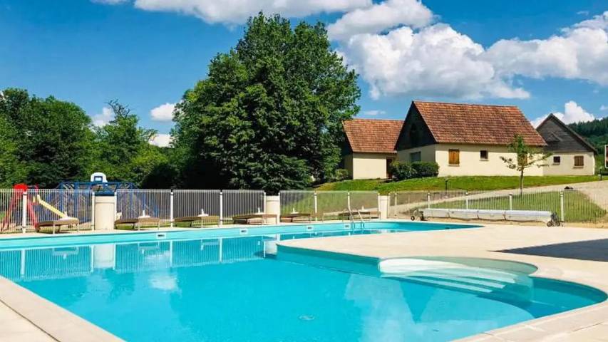 Location de vacances pour 10 personnes, avec piscine et jardin, animaux acceptés à Lacapelle-Marival - 2
