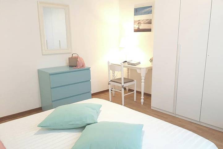 Appartement entier, Grand et lumineux, à deux pas du château, balcon, WIFI Gratuit, A / C, parking in Rimini, Province de Rimini
