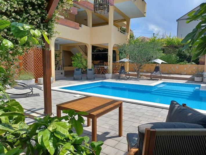 Villa pour 8 personnes, avec piscine ainsi que vue et jardin à Solin - 4