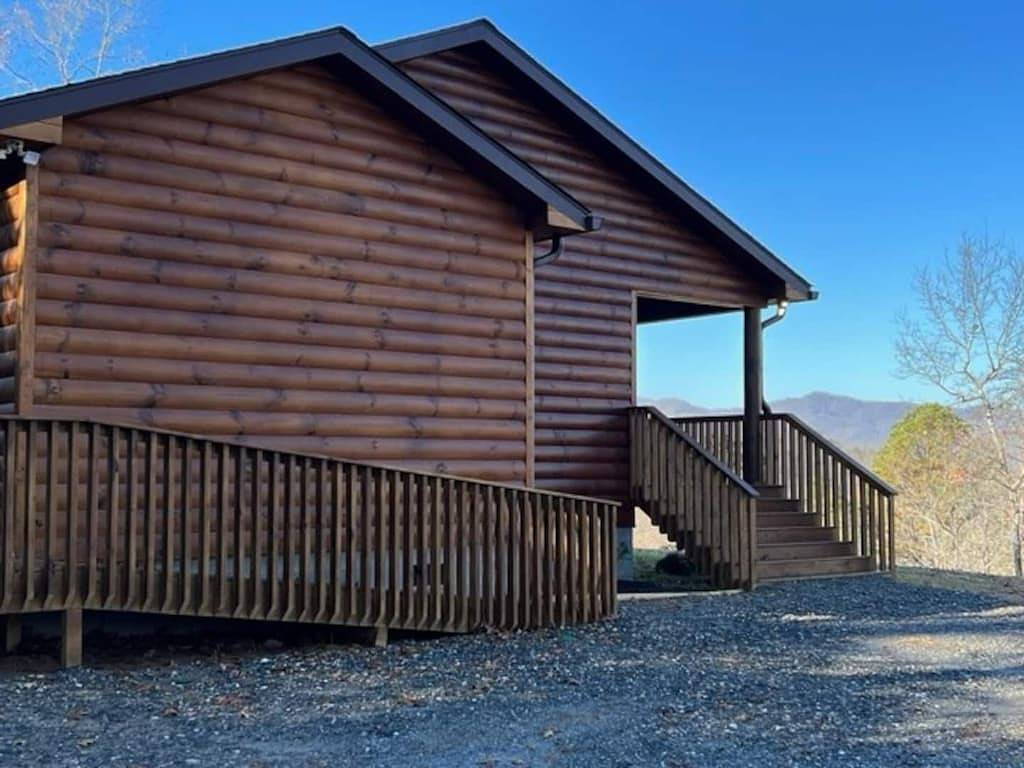 Heavenly mountain views! Premium luxury cabin. Step free entry-Harrah’s Casino. in Jackson County