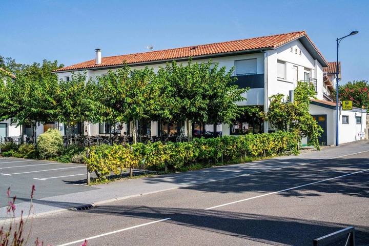 Hôtel pour 2 personnes, avec terrasse et jardin à Saint-Lon-les-Mines - 2