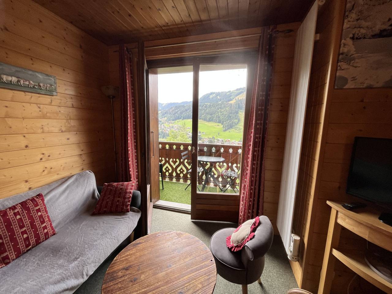 Appartement entier, Appartement 'Grand Arnica' avec vue sur la montagne, balcon et Wi-Fi in Morzine, Les Portes du Soleil