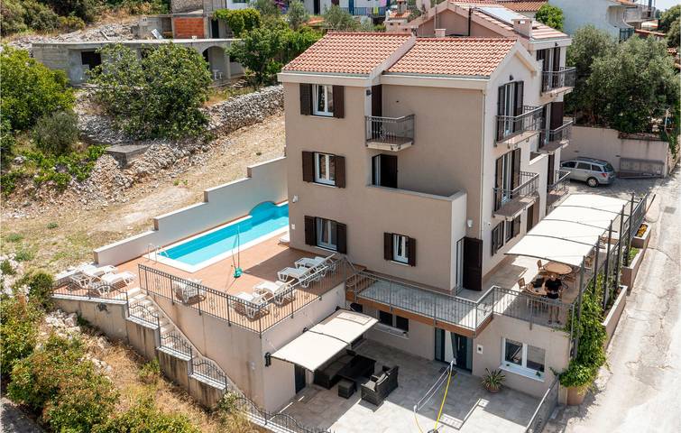 Ferienhaus für 20 Personen, mit Terrasse und Pool in Marina - 4