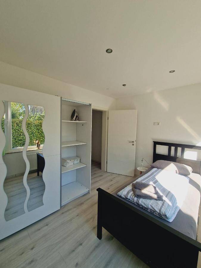 Cały apartament, Große Wohnung mit zwei Schlafzimmern und Terrasse in Bonn in Bonn, Nadrenia
