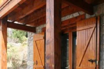 Gîte pour 6 personnes, avec jardin et balcon à Égat