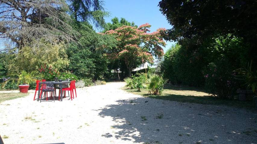 Chambre d’hôte pour 2 personnes, avec vue ainsi que jardin et terrasse, animaux acceptés dans les Deux-Sèvres - 2