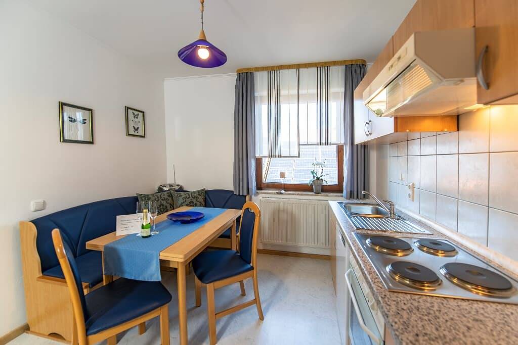 Ganze Wohnung, Ferienwohnung Haus Hanni - gemütliche Ferienwohnung (60qm) für 4 Personen mit Balkon in Moosbach, Naturpark Nördlicher Oberpfälzer Wald
