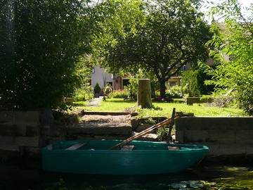 Gîte pour 25 personnes, avec terrasse ainsi que jacuzzi et jardin dans la Meuse