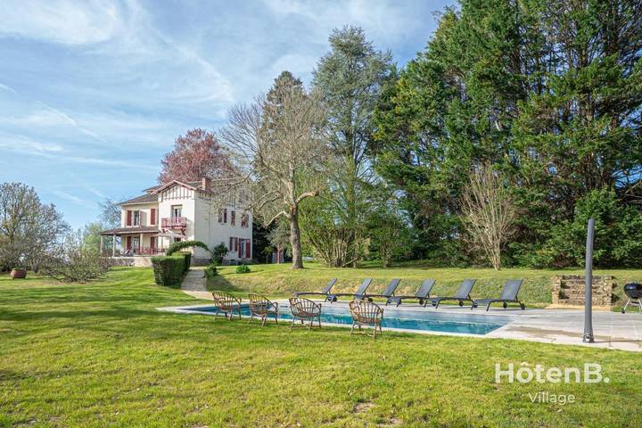 Maison de vacances pour 14 personnes, avec piscine ainsi que jardin et vue
