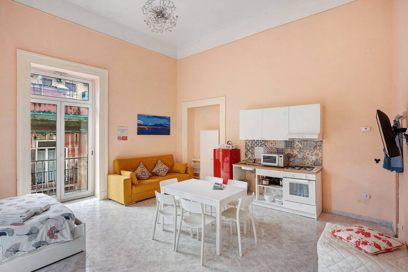 Vakantiehuis 'Il Cantuccio Di Diana' met Balkon, Wi-Fi en Airconditioning in Napels, Provincie Naples