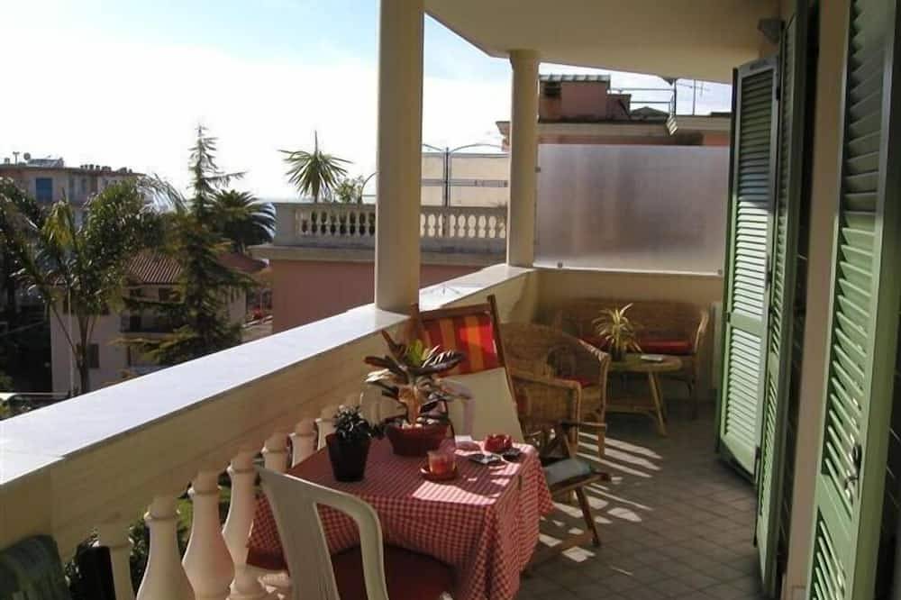 Ganze Wohnung, 150 m vom Strand entfernt in Ospedaletti, Ospedaletti Gemeinde