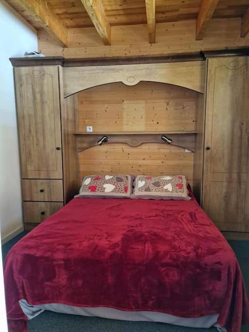 Chalet pour 8 personnes, avec piscine ainsi que sauna et balcon à Saint-François-Longchamp - 2