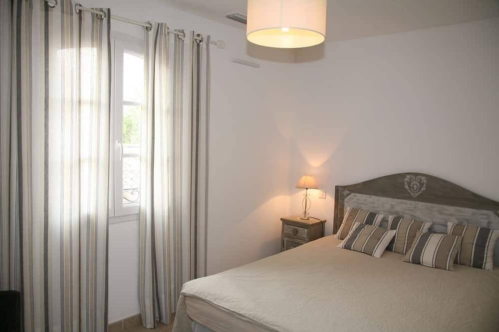 Pont Royal Golf Course Magnificent Air-Conditioned 4-Bedroom Villa Heated Pool Parking in Mallemort, Arles region