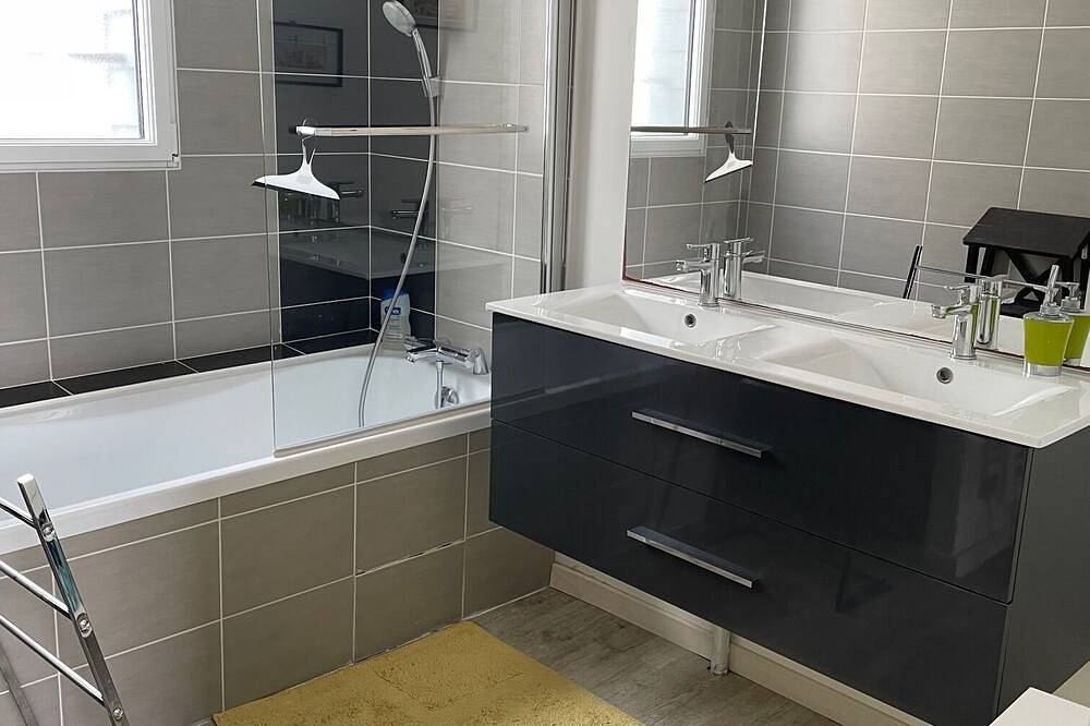 Idéal famille, maison récente climatisée à 7 mn à pieds plage des Minimes in La Rochelle, Région de La Rochelle