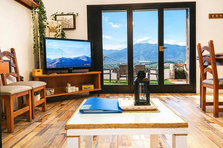 Location de vacances pour 6 personnes, avec vue ainsi que piscine et jardin, animaux acceptés dans San Celoni - 4
