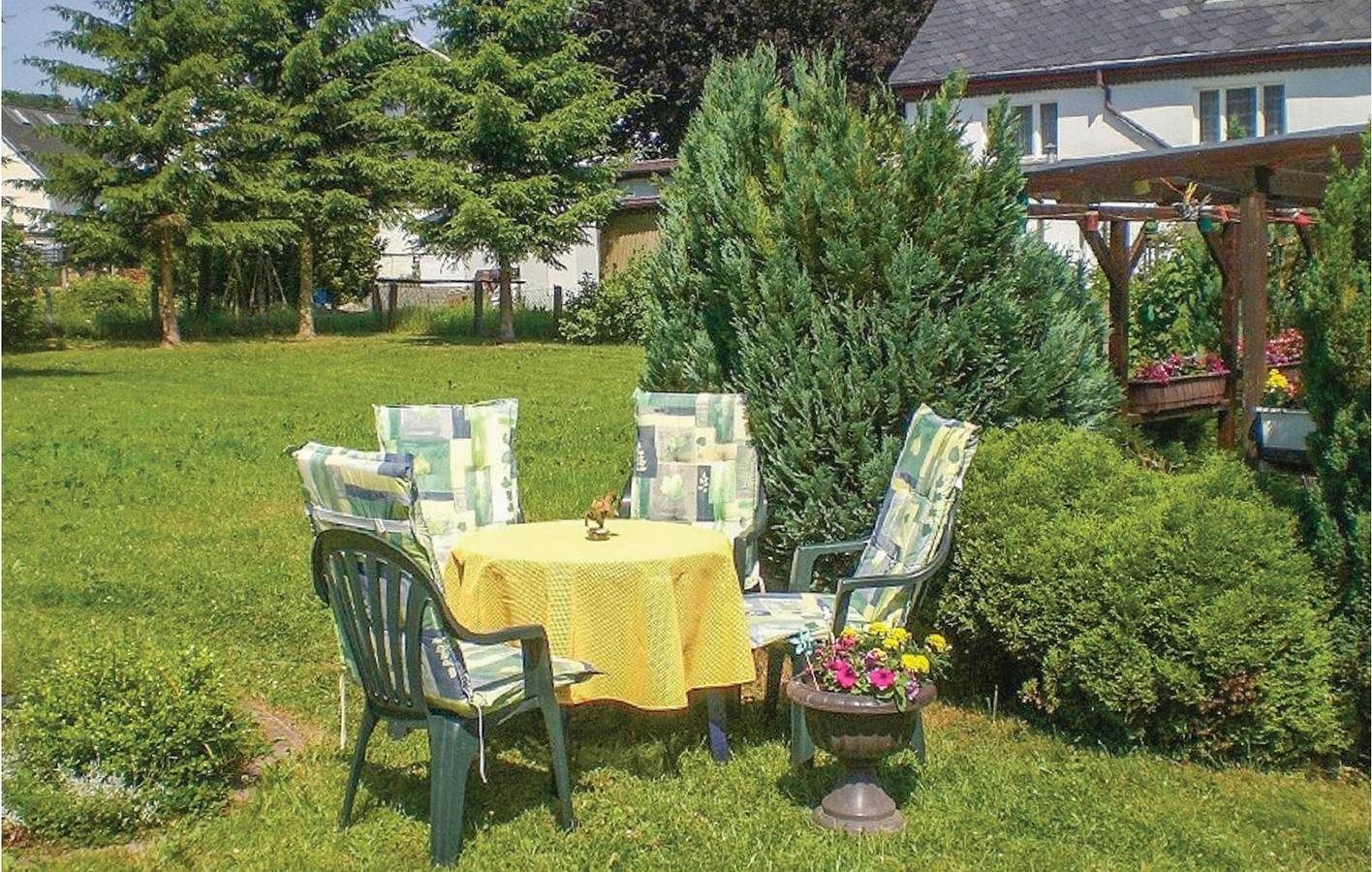 Ganze Ferienwohnung, Gemütliche Gelenau Wohnung mit Parkplatz & Terrasse in Gelenau (Erzgebirge), Erzgebirge