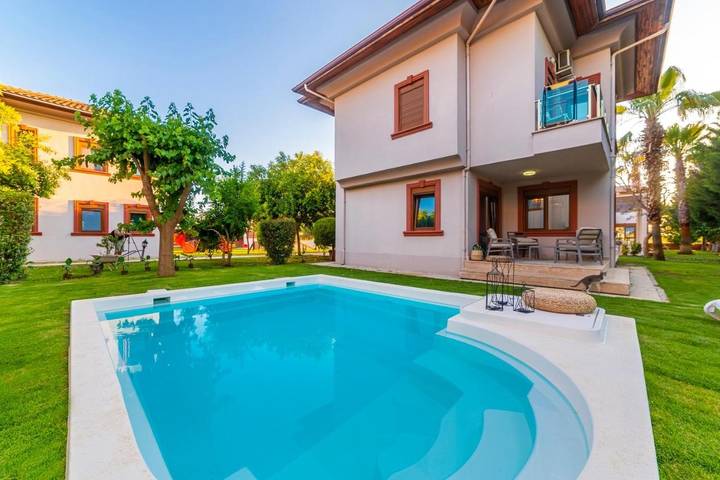 Location de vacances pour 4 personnes, avec piscine ainsi que vue et jardin dans Province d'Antalya - 2