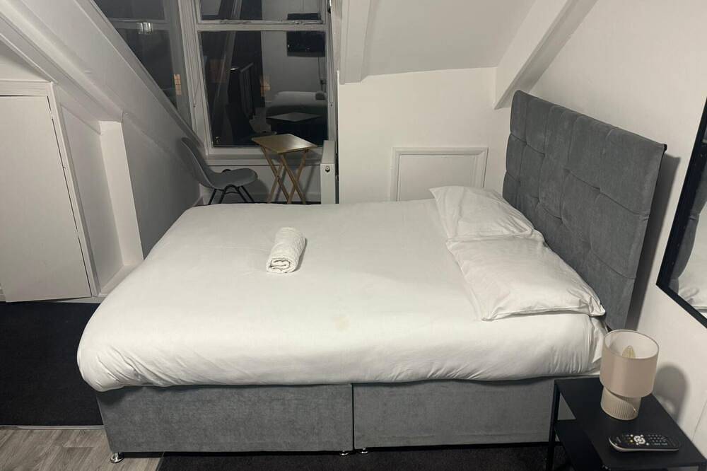 Entire apartment, Park Studios with Private Bathroom in Sunderland