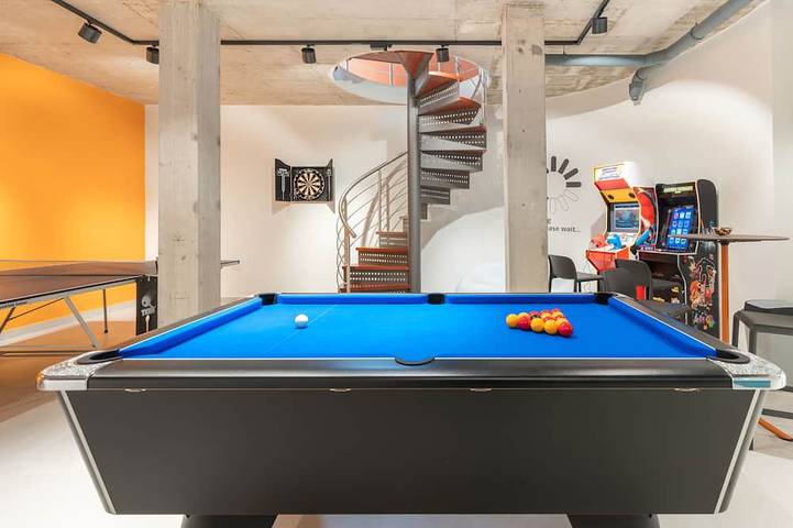 Ganze Wohnung, A Luxury Retreat with Games Room, Spa, and Pool! in Marsaskala, Insel Malta