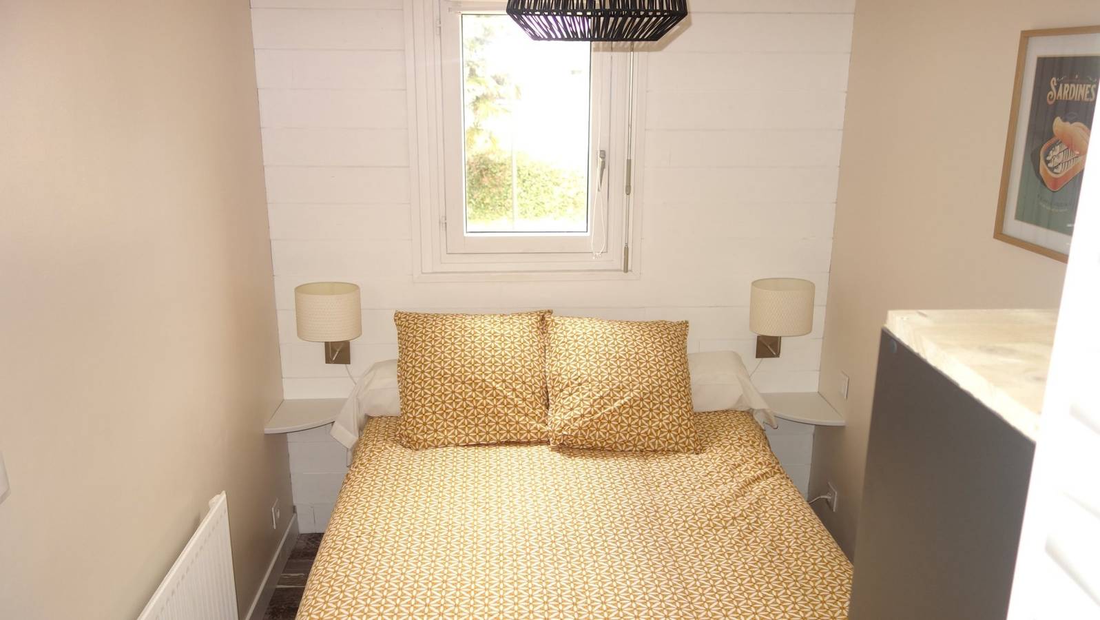 Appartement entier, T1 bis rénové, centre-ville, au calme, 600 m de la plage in Concarneau, Région de Quimper