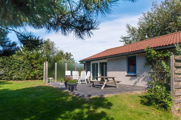 Ferienhaus für 6 Personen, mit Balkon/Terrasse und Terrasse sowie Garten und Pool auf Ameland