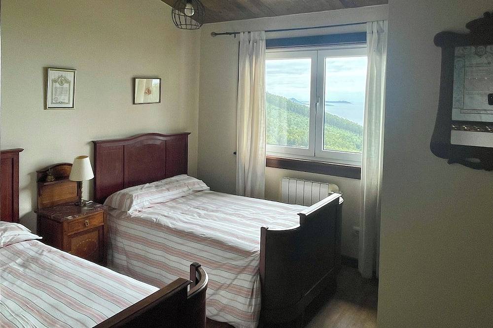 Unspoiled getaway,  superb ocean views house in a natural area  in Cedeira, Costa de Galicia