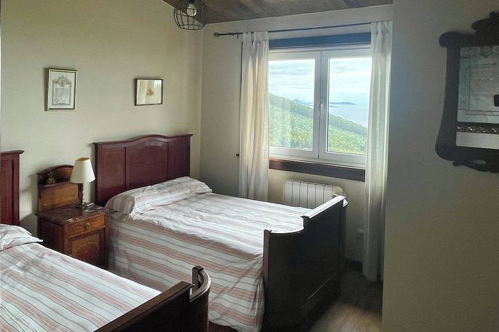 Unspoiled getaway,  superb ocean views house in a natural area in Cedeira, Rías Altas