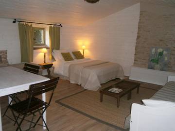 Gîte pour 2 personnes, avec jardin et piscine à Champagné-Saint-Hilaire