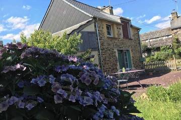 Gîte pour 4 personnes, avec jardin à Néant-sur-Yvel