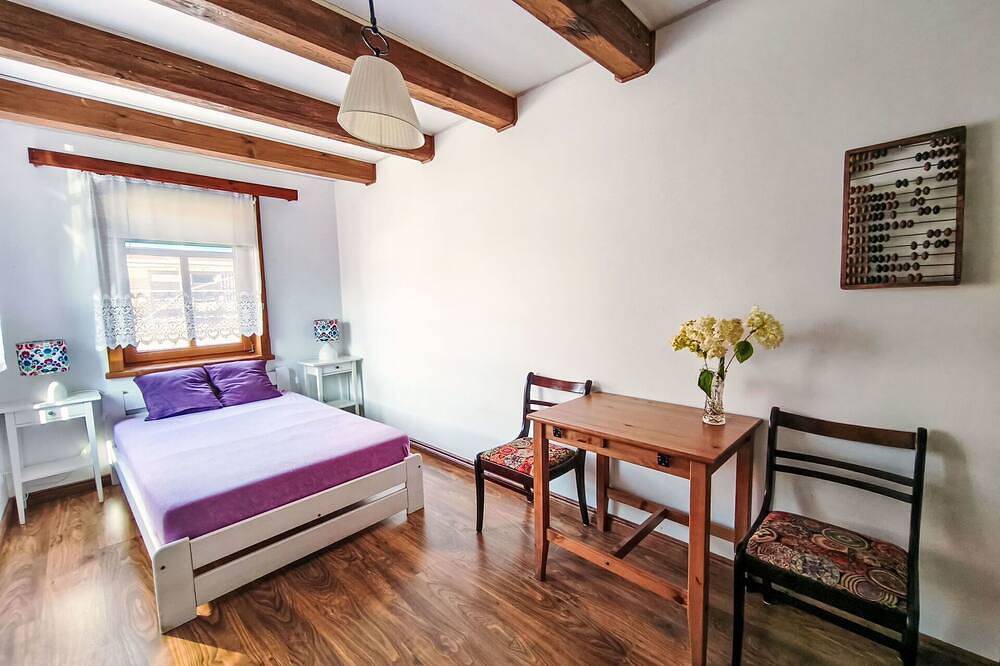 Schöne Wohnung in einem Ferienhaus für 8 Leute mit Klimaanlage, Tv, Terrasse und Haustiere erlaubt in Białowieża, Białowieża-Nationalpark