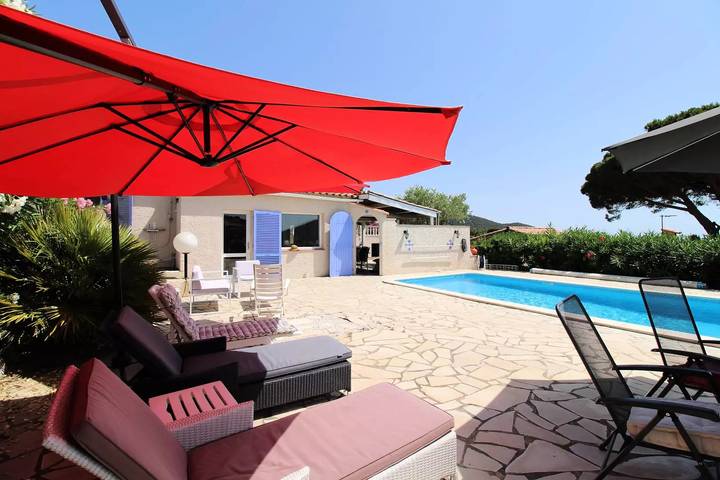 Villa pour 6 personnes, avec piscine ainsi que terrasse et vue à La Londe-les-Maures - 2