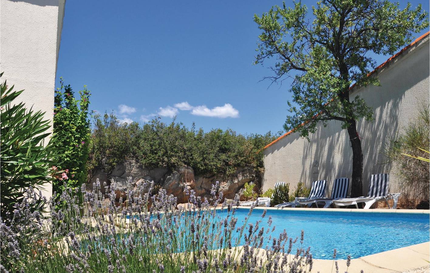 Appartement confortable de 2 chambres à coucher : Piscine, Parking & WiFi in Pouzols-Minervois, Côte méditerranéenne (France)