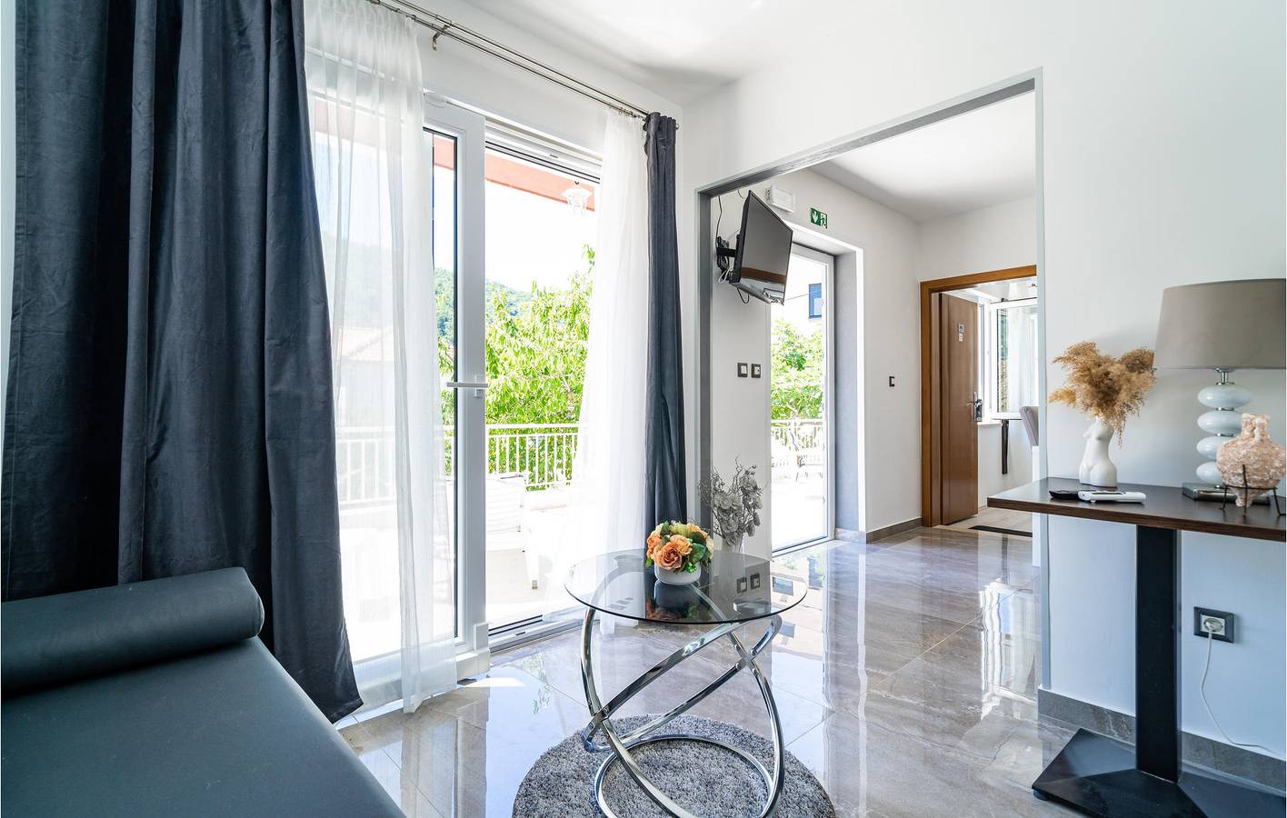 Ganze Ferienwohnung, Charmante Ferienwohnung mit Terrasse, 1 km zur Küste und 2 km zum Stadtzentrum in Mokosica, Dubrovnik-Neretva