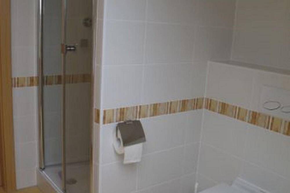 Ganze Wohnung, Ferienwohnung Anna, Dusche und Wc - Haus Anna in Saarlouis, Saargau