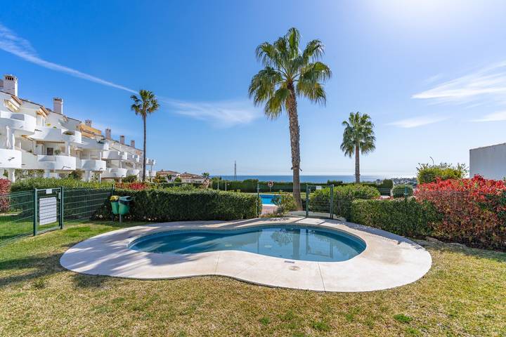 Entire apartment, Apartment with Sea and Mountain Views in Calahonda, Mijas in Urbanizacion Calahonda, Mijas