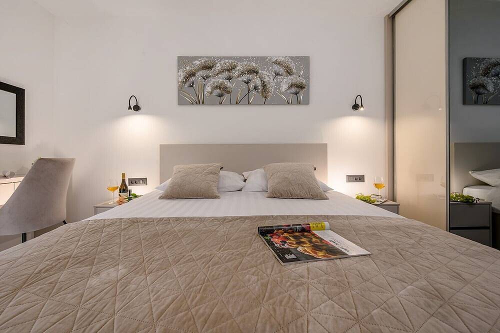 Decimum - Private Luxury Villa with Heated Pool & Spa near Split in Dalmatinisches Zagora