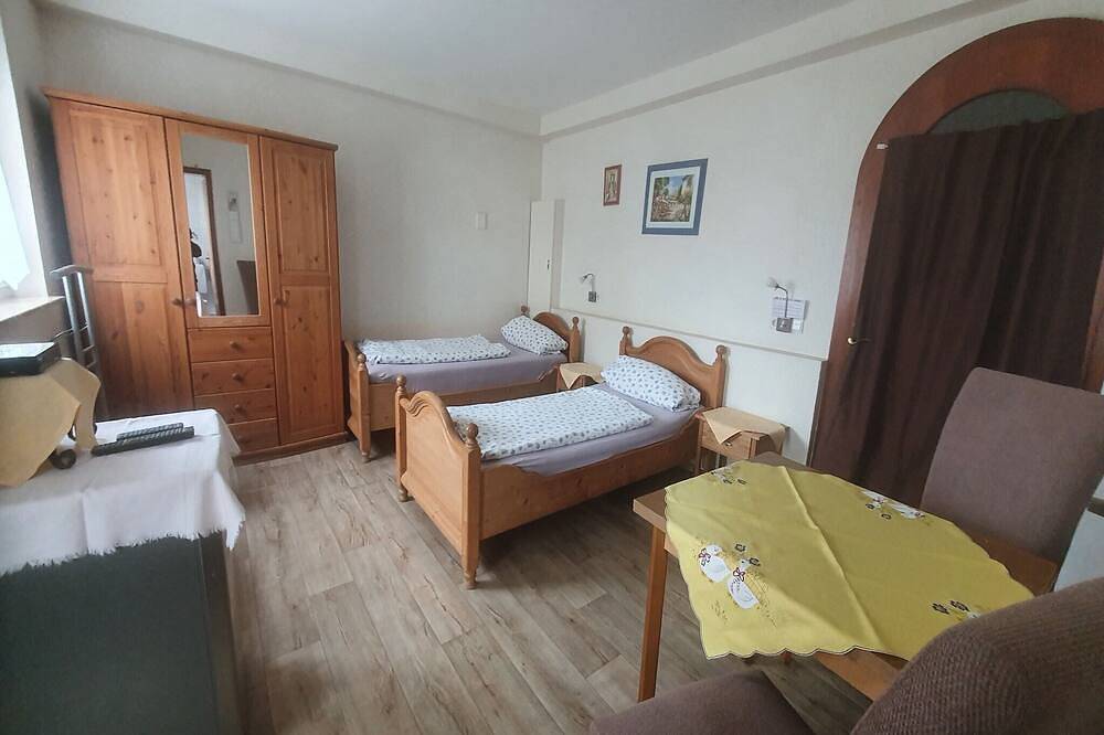 Ganze Wohnung, Schöne Ferienwohnung mit Terrasse in Homberg in Homberg, Knüllgebirge