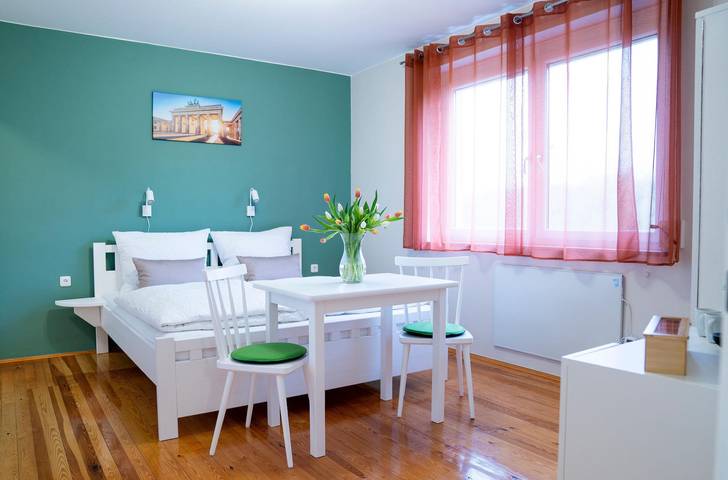 Pension für 2 Personen, mit Balkon und Terrasse sowie Garten und Pool