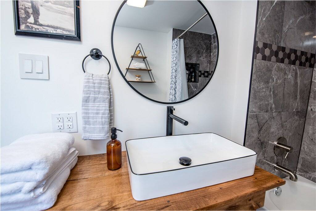 New! ❤️ The Pointe House ❤️ Lake View and Boat Dock in Russells Point, Indian Lake