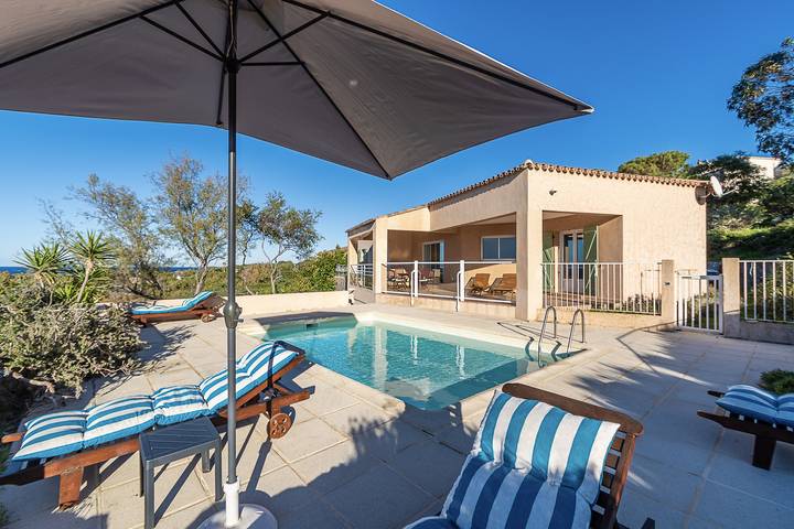Casa vacanza per 8 persone, con piscina e terrazza a Corbara