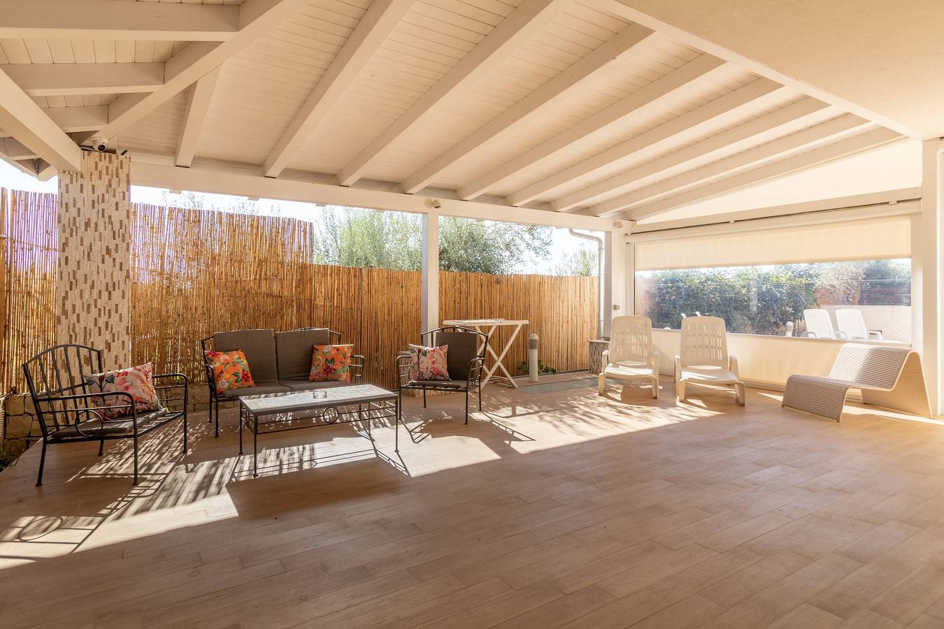 Appartement entier, Appartement de vacances "Saija" avec vue sur la mer, véranda privée et Wi-Fi in Tegolaio, Pozzallo