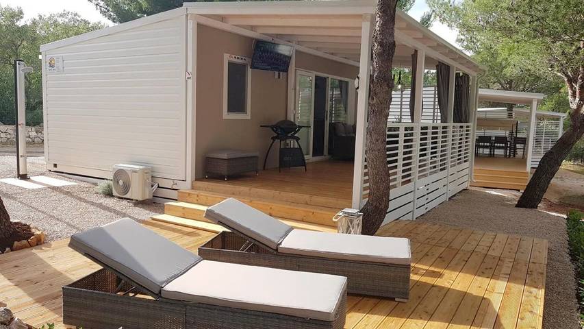 Camping pour 6 personnes, avec jardin et vue, animaux acceptés à Tisno - 3