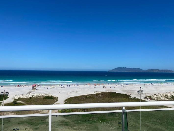 Casas e apartamentos de temporada para 8 pessoas, com piscina e vista e ainda balcão na Praia do Forte (Cabo Frio)