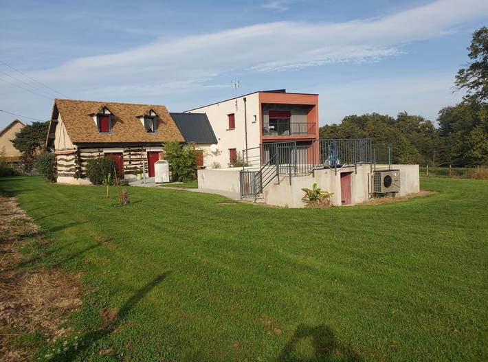 Gîte pour 12 personnes, avec jardin et sauna ainsi que terrasse et piscine à Thionne
